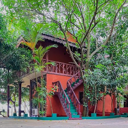 V Cabanas & Yala Safari Place Тисамахарама Екстериор снимка