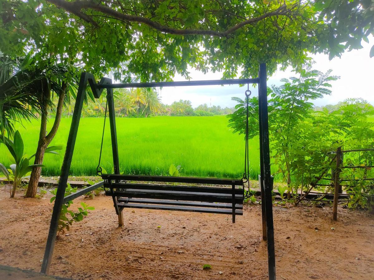 V Cabanas & Yala Safari Place Тисамахарама Екстериор снимка
