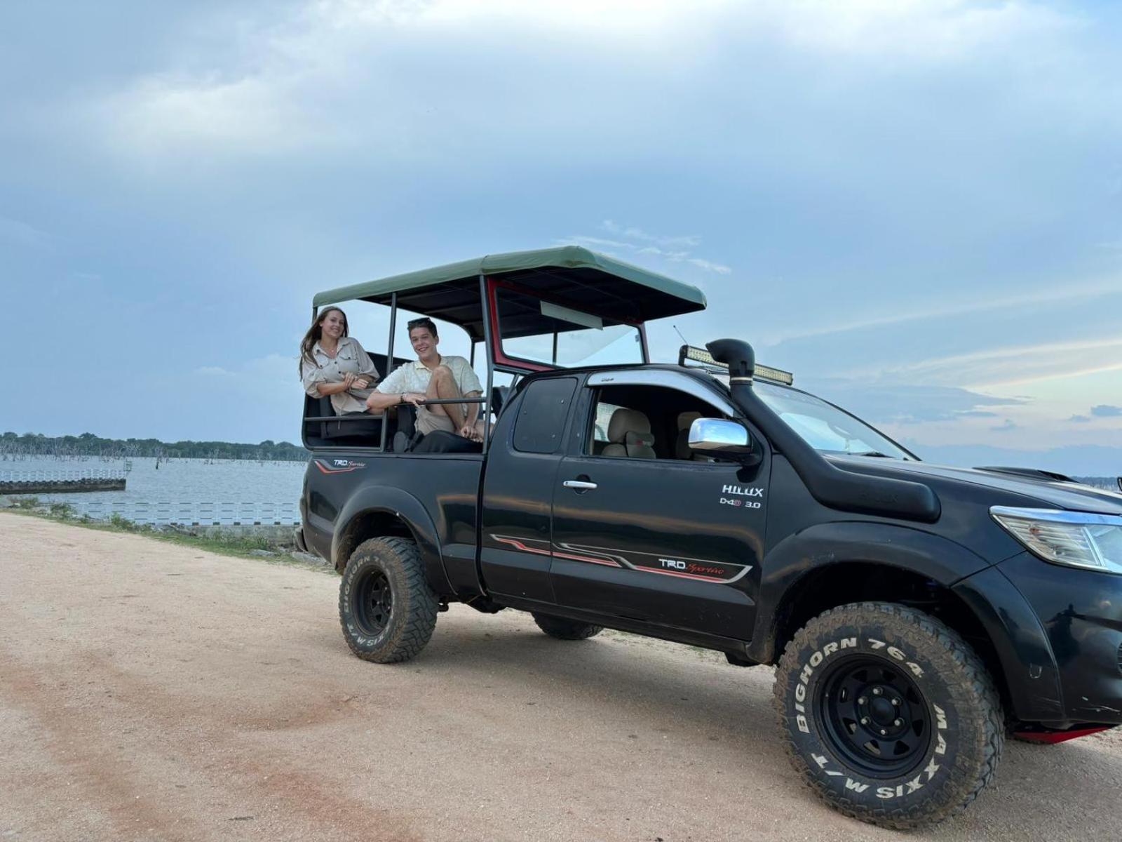 V Cabanas & Yala Safari Place Тисамахарама Екстериор снимка