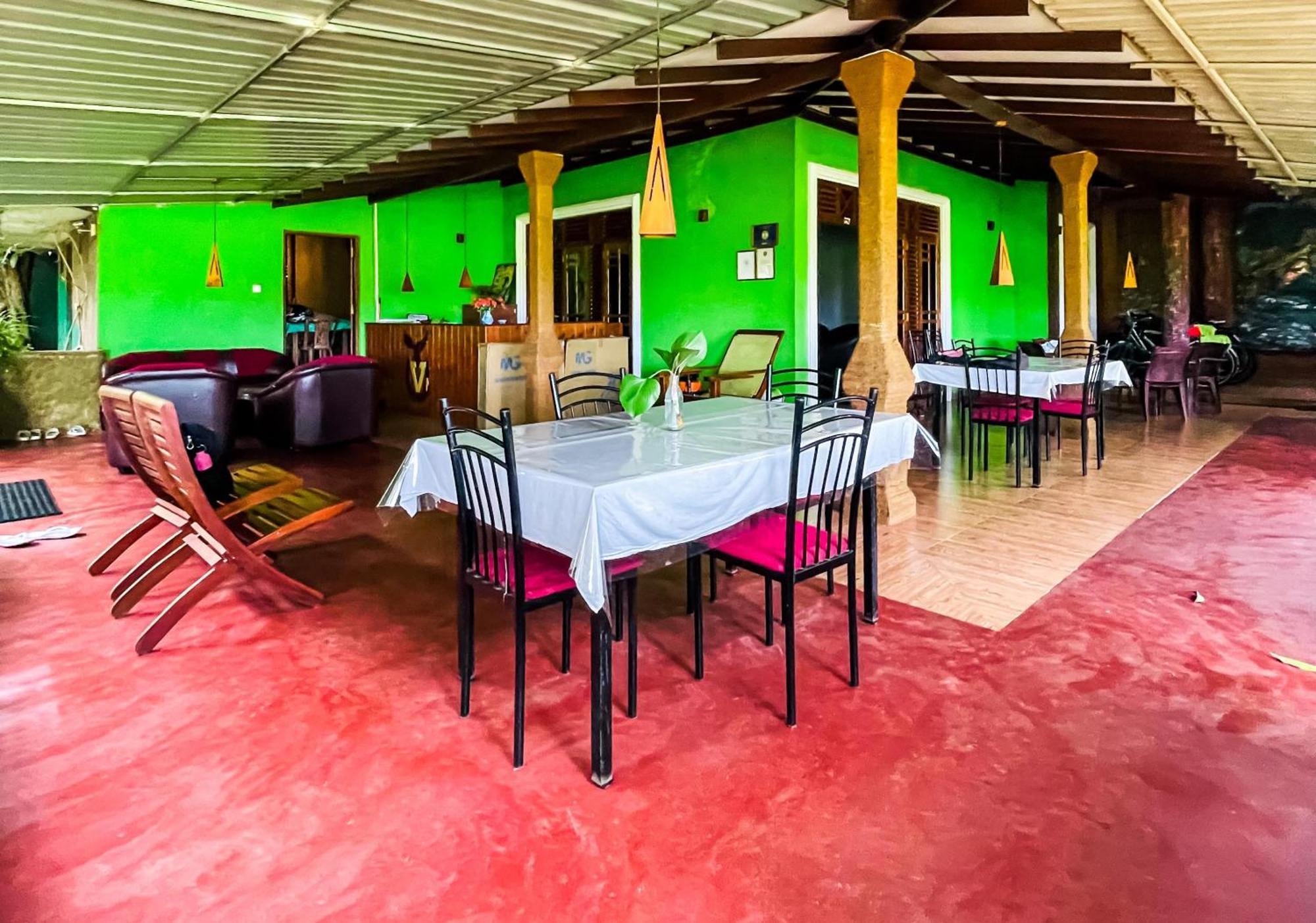 V Cabanas & Yala Safari Place Тисамахарама Екстериор снимка