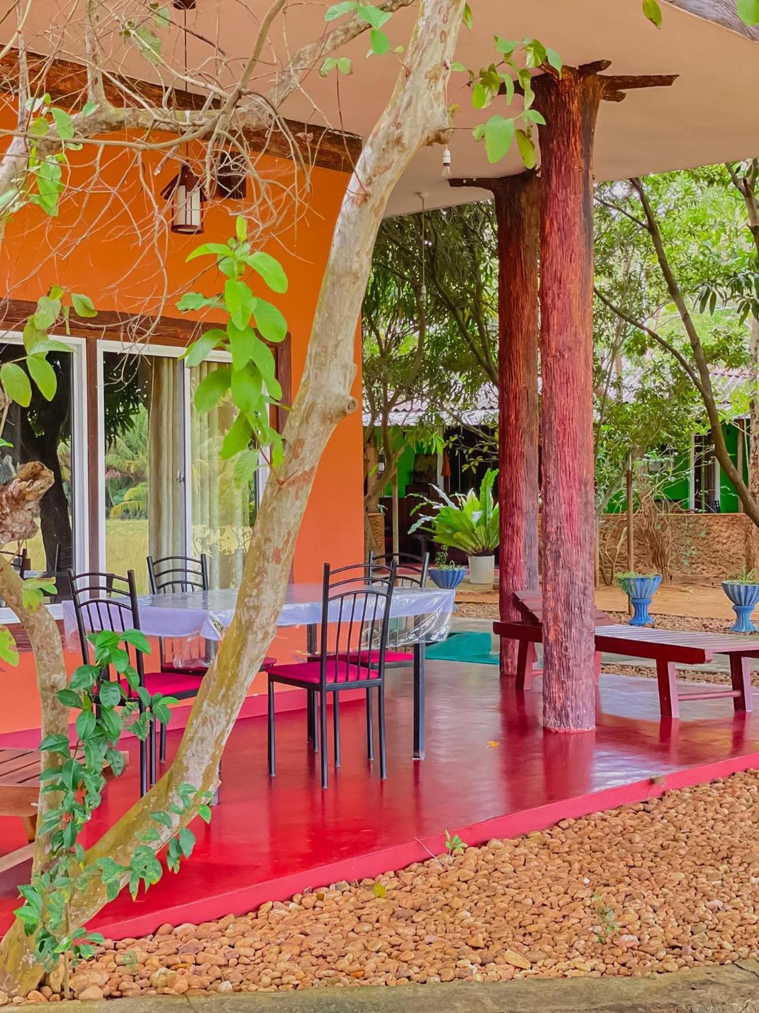 V Cabanas & Yala Safari Place Тисамахарама Екстериор снимка