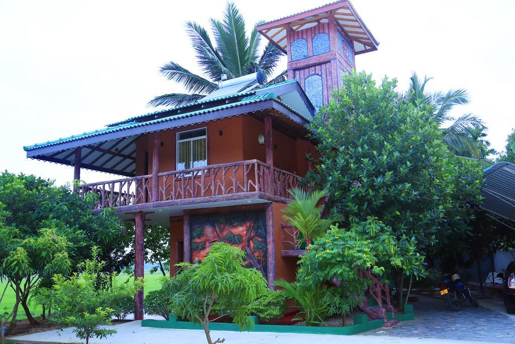 V Cabanas & Yala Safari Place Тисамахарама Екстериор снимка