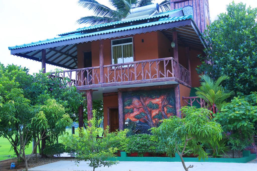 V Cabanas & Yala Safari Place Тисамахарама Екстериор снимка