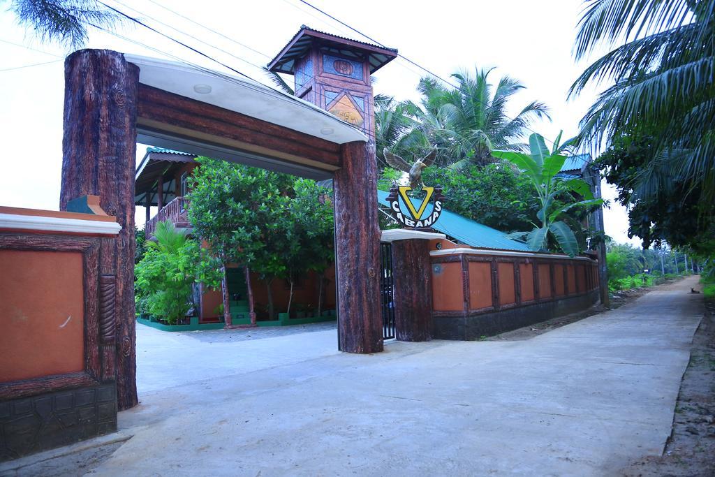 V Cabanas & Yala Safari Place Тисамахарама Екстериор снимка