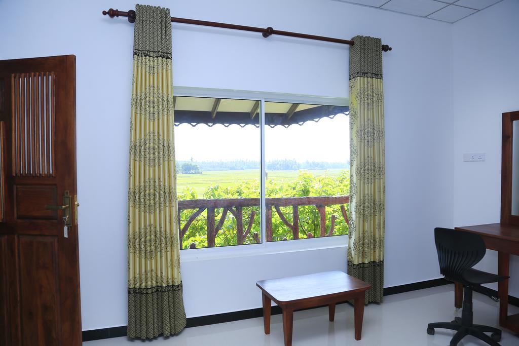 V Cabanas & Yala Safari Place Тисамахарама Екстериор снимка