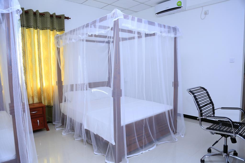 V Cabanas & Yala Safari Place Тисамахарама Екстериор снимка