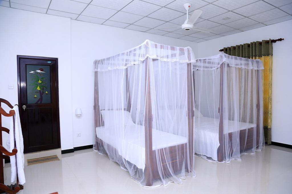 V Cabanas & Yala Safari Place Тисамахарама Екстериор снимка