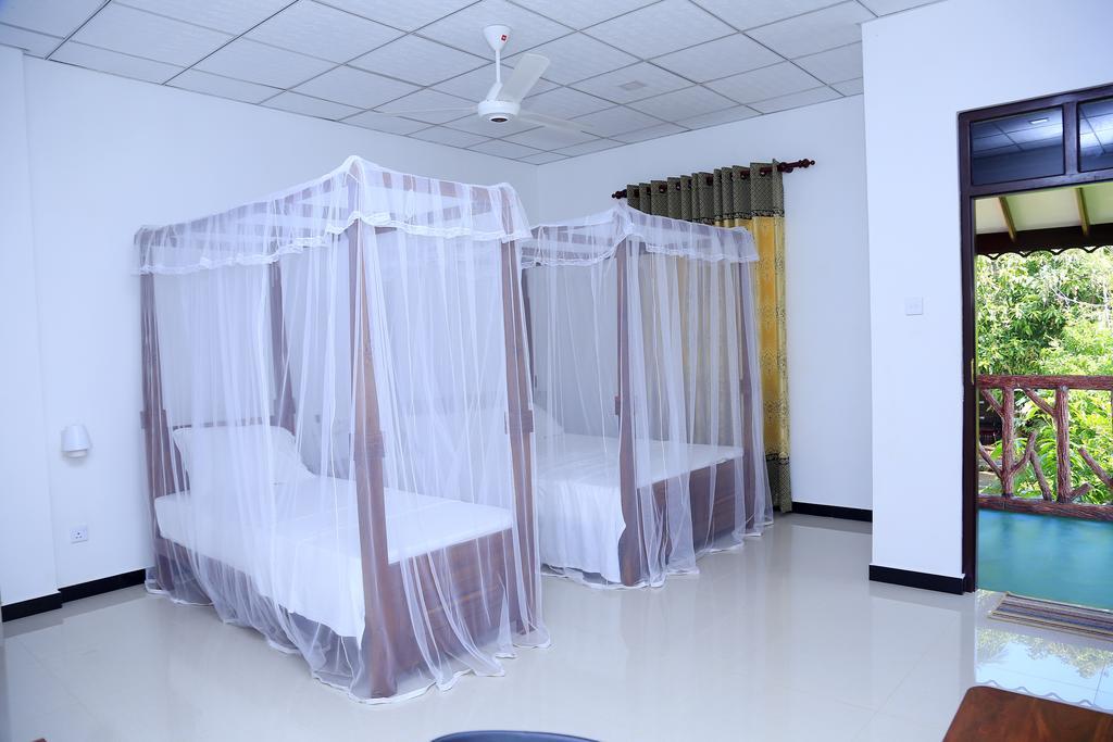 V Cabanas & Yala Safari Place Тисамахарама Екстериор снимка
