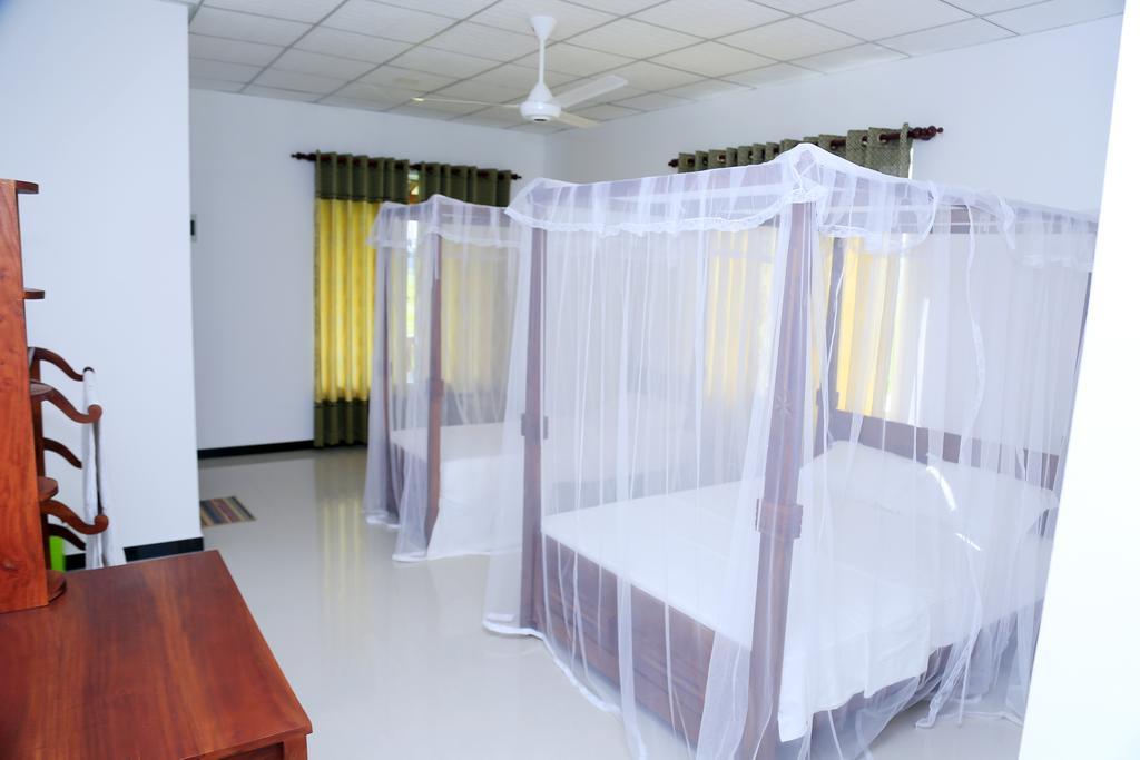 V Cabanas & Yala Safari Place Тисамахарама Екстериор снимка
