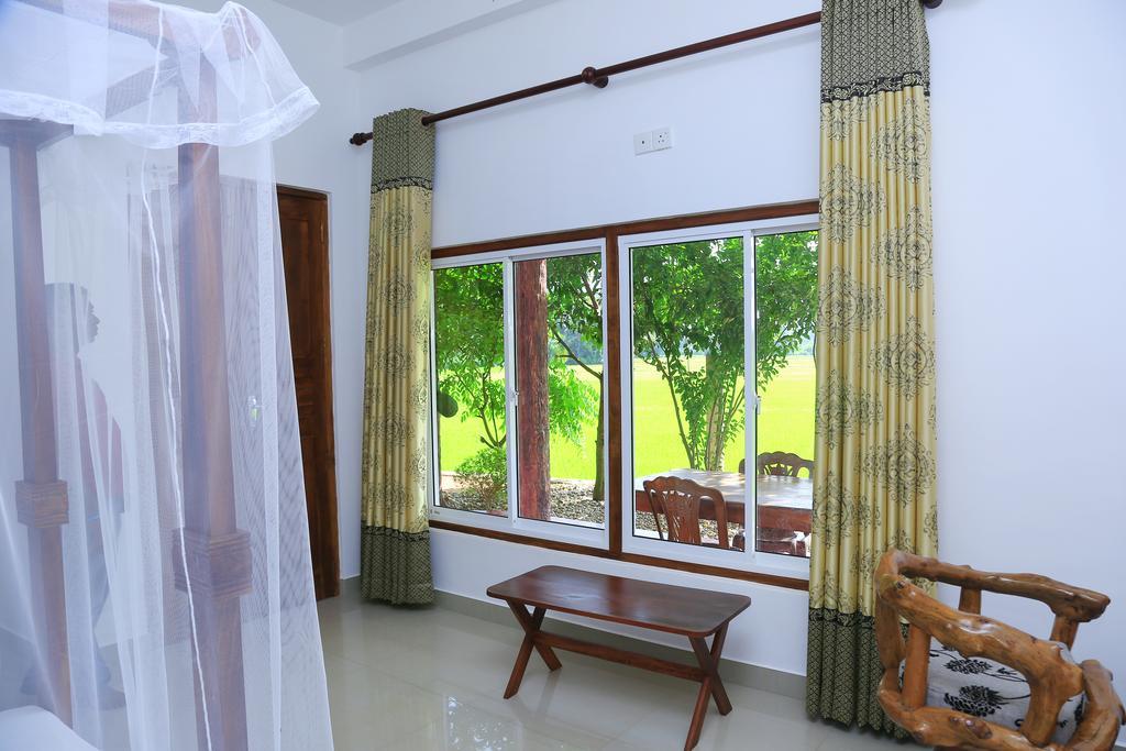V Cabanas & Yala Safari Place Тисамахарама Екстериор снимка
