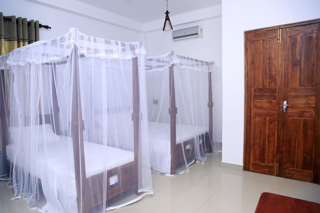 V Cabanas & Yala Safari Place Тисамахарама Екстериор снимка