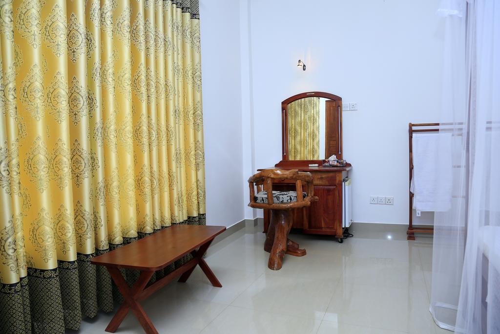 V Cabanas & Yala Safari Place Тисамахарама Екстериор снимка