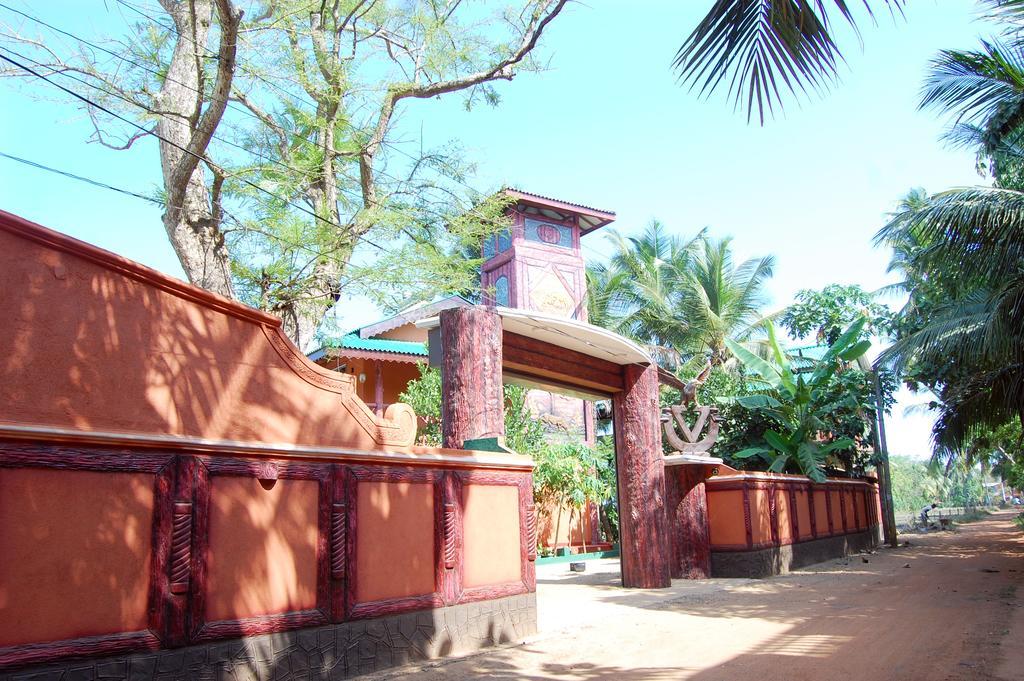 V Cabanas & Yala Safari Place Тисамахарама Екстериор снимка