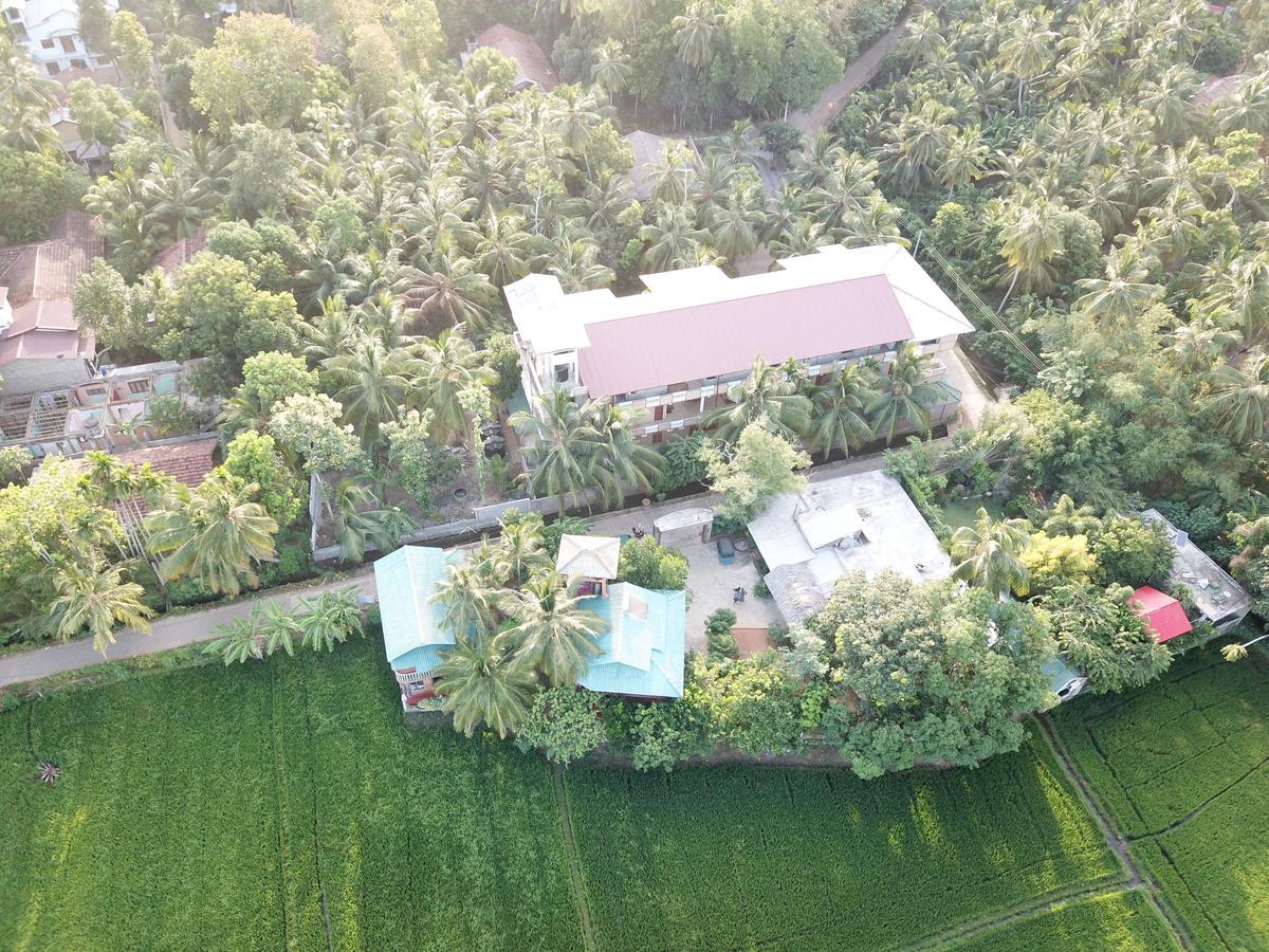 V Cabanas & Yala Safari Place Тисамахарама Екстериор снимка